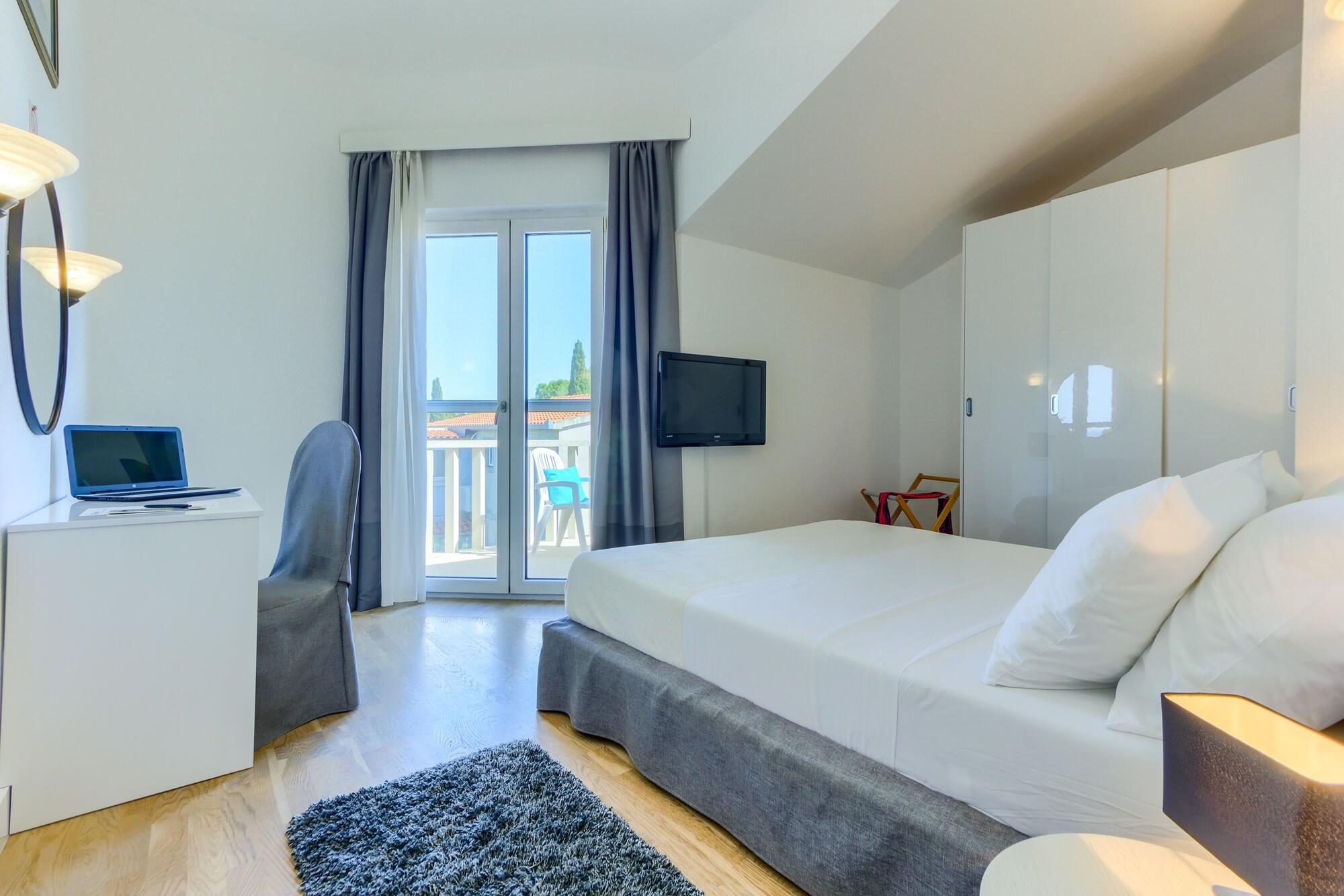 Hotel Villa Zarko Kaštel Stari Exterior foto